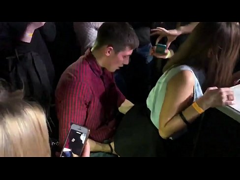 ❤️ Echter Sex in einem russischen Nachtclub. 18-jährige russische Mädchen in den Anus und Vagina gefickt in einem Nachtclub ❤ Porno bei de.3dhentaix.ru ❌